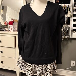 🩷NEW black v neck sweater🩷